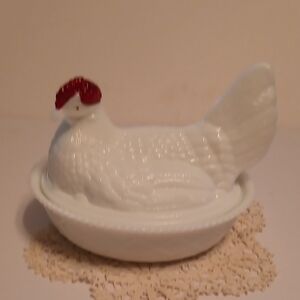 Vintage Westmoreland White Milk Glass Hen on Nest with Red Comb " Big MaMa"